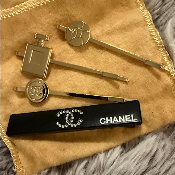 CHANEL Gold and Black Hair Accessory Collection - Picture 2 of 2